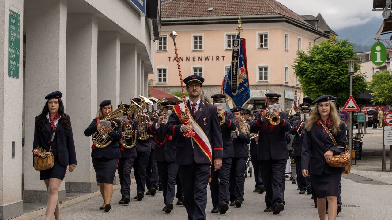 Am Sonntag feierte Bischofshofen 25 Jahre Stadterhebung. Zahlreiche Vereine rückten aus.  