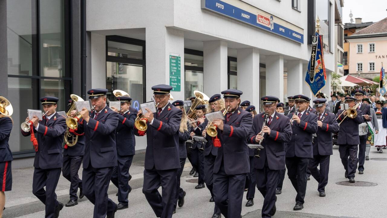 Am Sonntag feierte Bischofshofen 25 Jahre Stadterhebung. Zahlreiche Vereine rückten aus.  