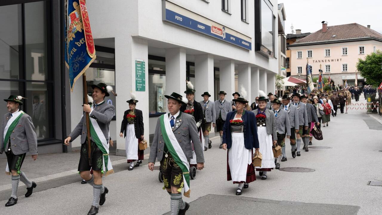 Am Sonntag feierte Bischofshofen 25 Jahre Stadterhebung. Zahlreiche Vereine rückten aus.  