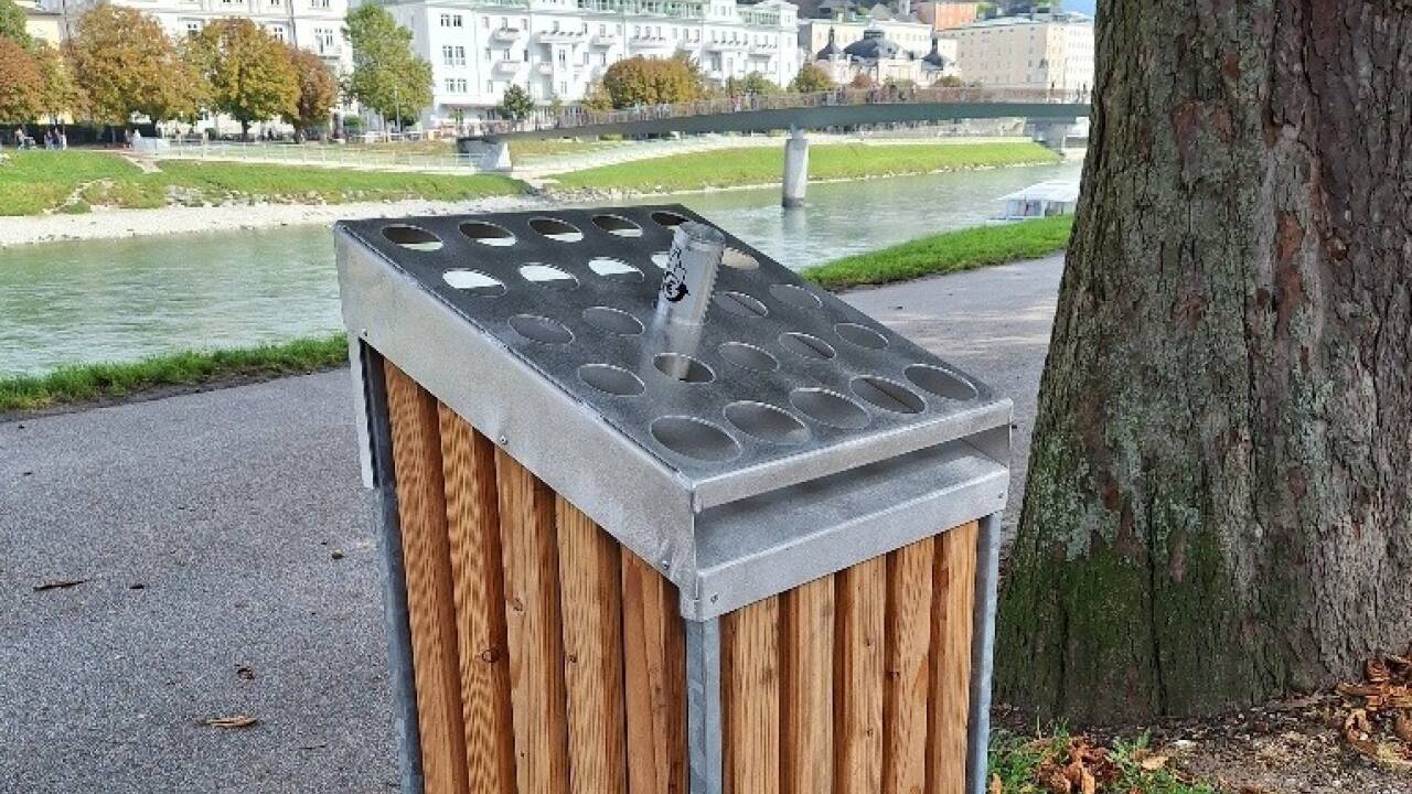 Die im Bauhof der Stadt eigens für Salzburg entwickelte Pfandhaube bietet Platz für 24 Getränkedosen oder Plastikflaschen. In der Mitte ist eine Aludose fix mitinstalliert, damit die Leute sich sofort auskennen.  