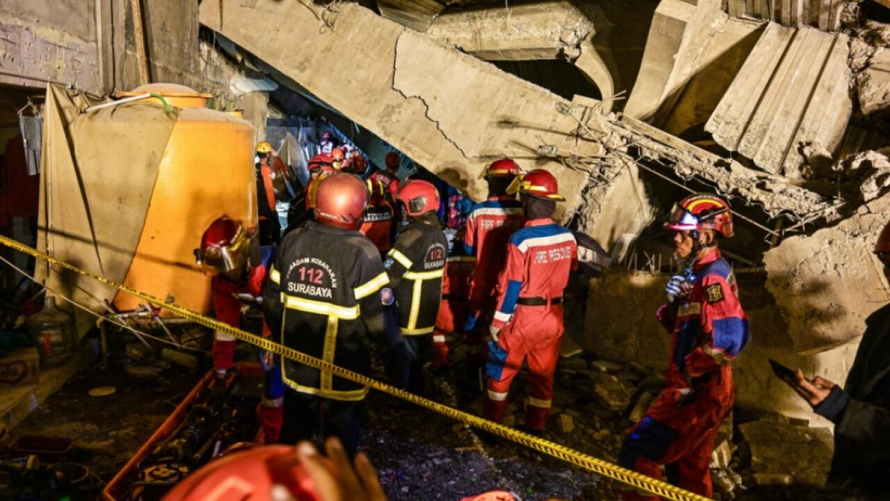 Rettungskräfte am Einsatzort in der Provinz Ostjava 