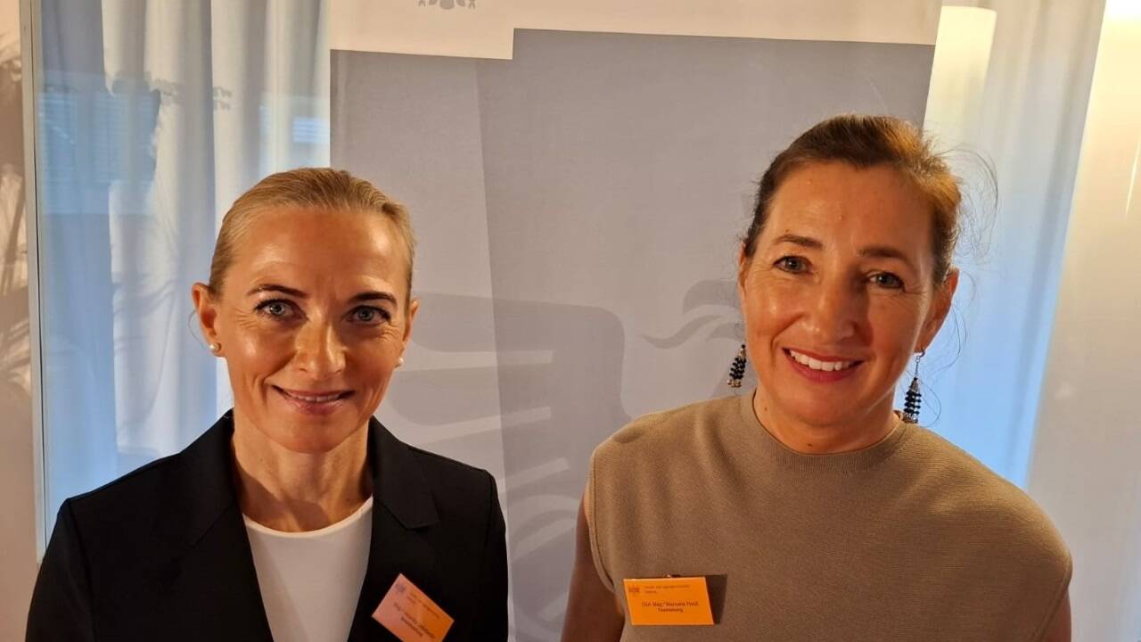Seit Jahren mit großem Engagement für die Familien- und Jugendgerichtshilfe im Einsatz: Veronika Leibetseder (Bereichsleiterin für OÖ und Sbg/links im Bild) und Manuela Heidl, Leiterin des Salzburger Teams der FJGH.  