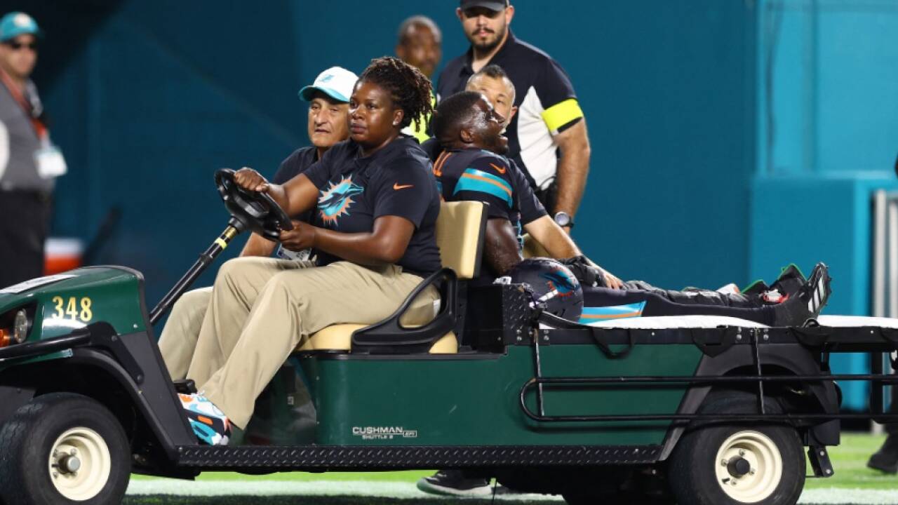 Tyreek Hill musste abtransportiert werden Tyreek Hill musste abtransportiert werden