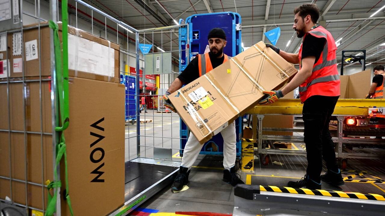 Beim Amazon-Verteilzentrum in Wien-Liesing gibt es Grund zum Feiern.  