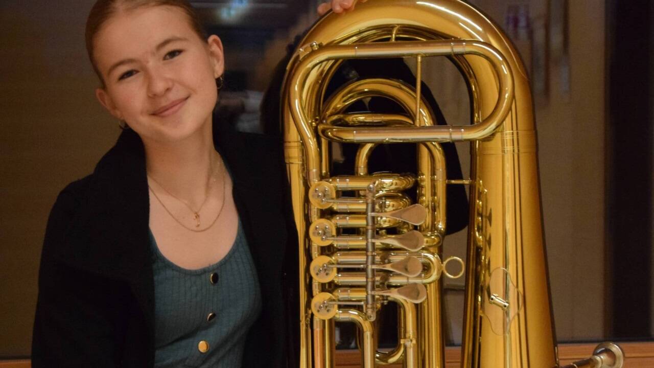 Johanna Ortmaier mit ihrer „Lilly“, dem Saxofon 