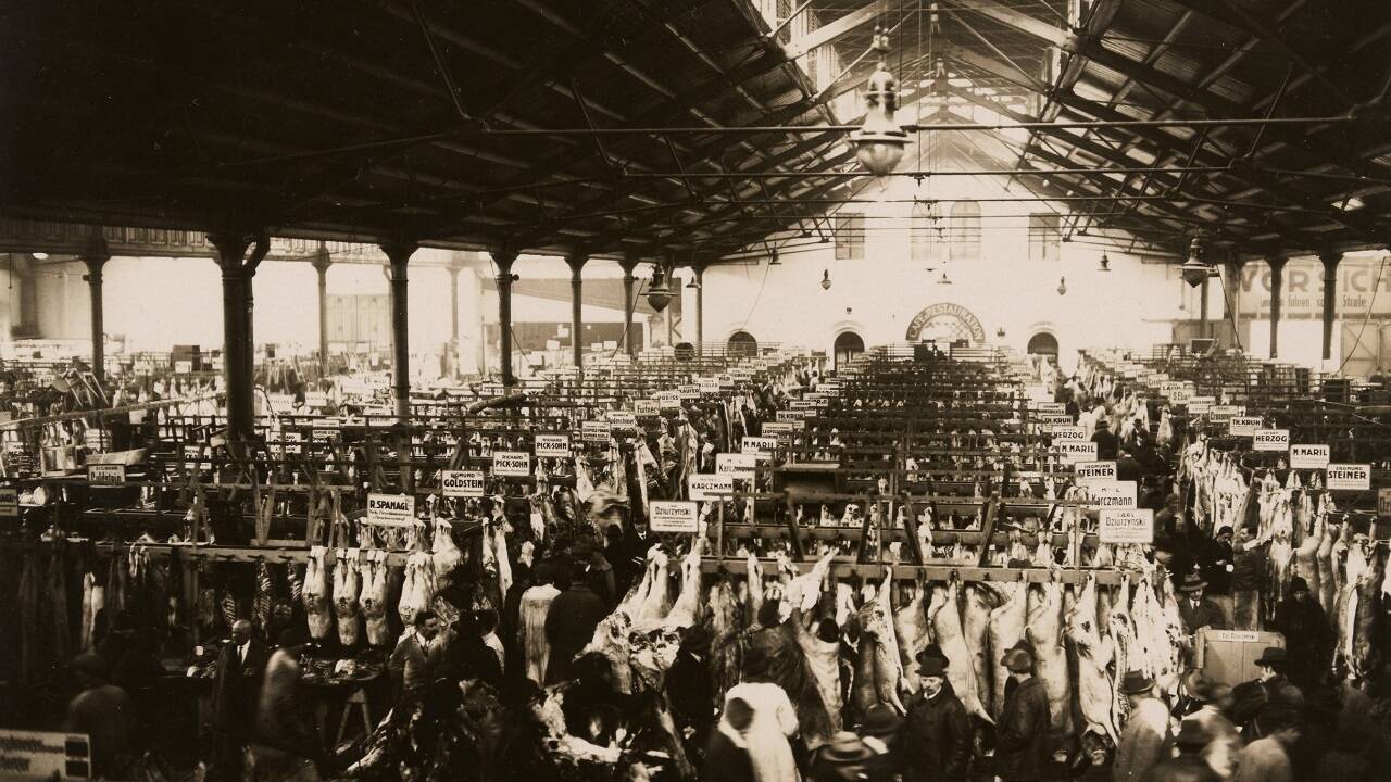 Martin Gerlach jun., Innenansicht der Großmarkthalle, um 1925.  