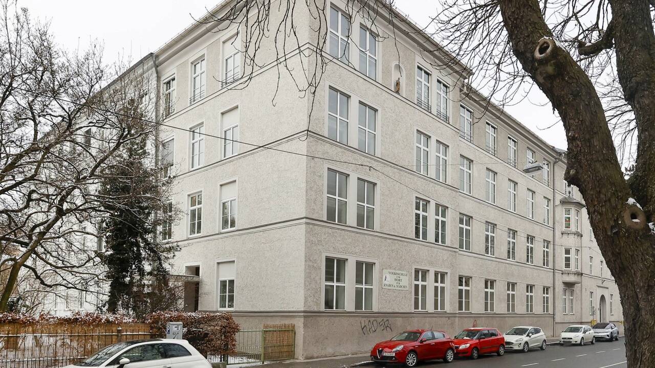 Bis zuletzt hatten Eltern und Kinder für den Fortbestand der Volksschule Schwarzstraße gekämpft. Auch heuer im Februar fand im Schulhof eine Kundgebung statt.  