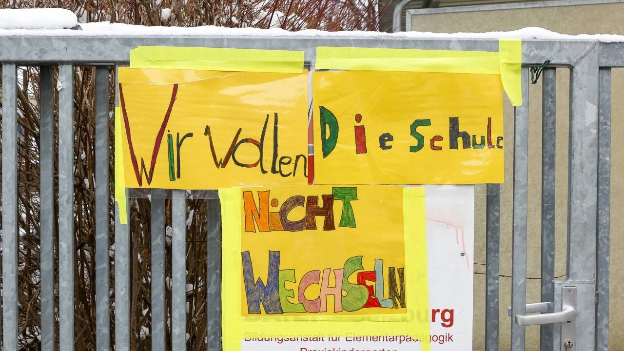 Bis zuletzt hatten Eltern und Kinder für den Fortbestand der Volksschule Schwarzstraße gekämpft. Auch heuer im Februar fand im Schulhof eine Kundgebung statt.  