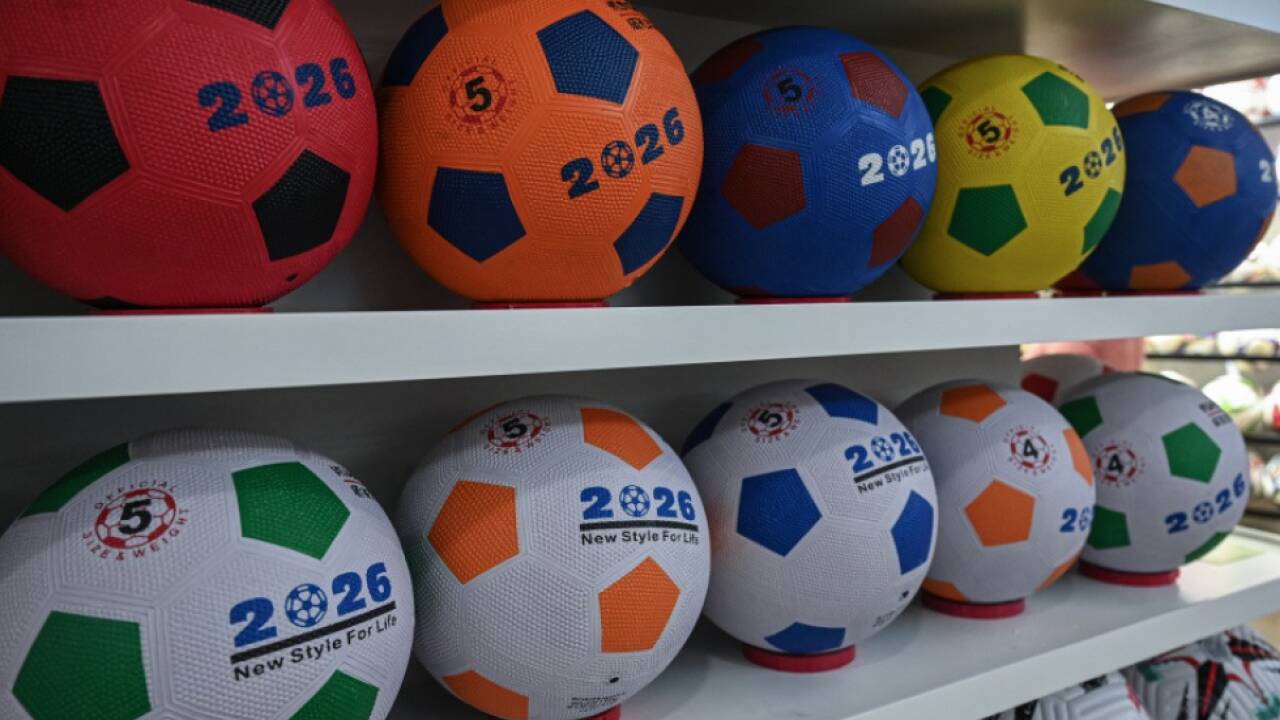 Bälle für die Fußball-WM werden schon produziert 
