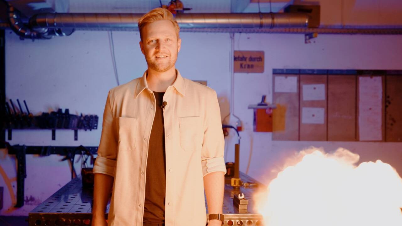 Mario Siller (mit Flammenwerfer). 