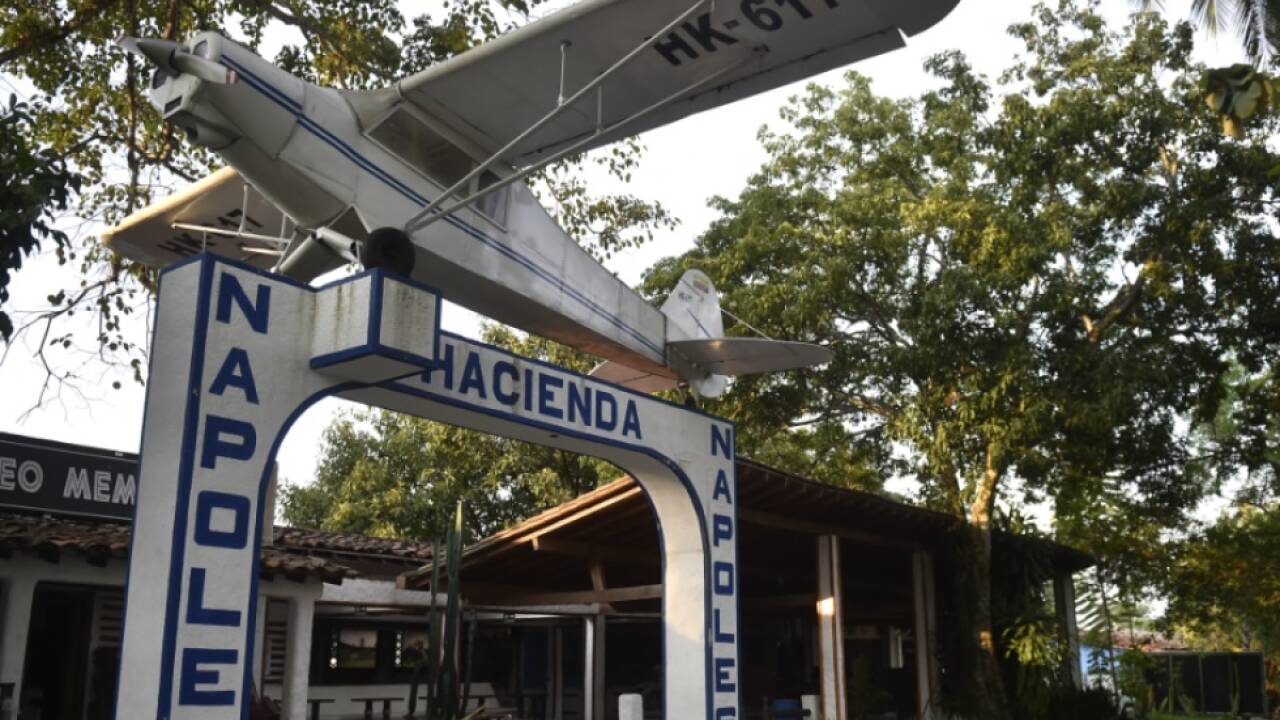 Eingang zur Haciena Napolés von Drogenboss Pablo Escobar 