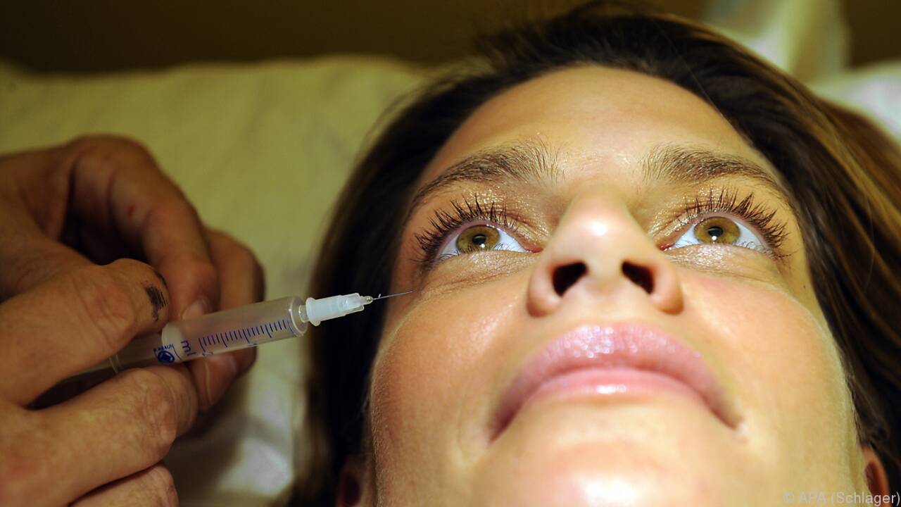 Botox-Behandlungen sind beliebt, sollten aber vom Arzt durchgeführt werden. 