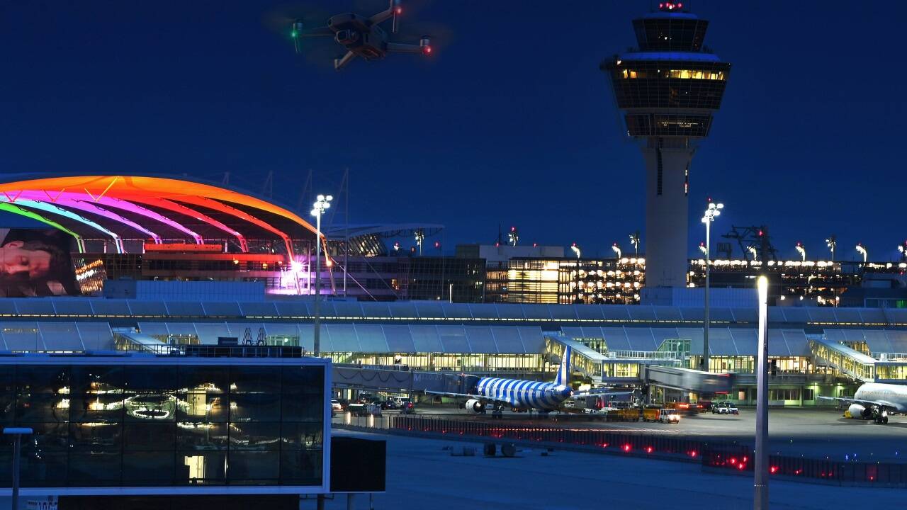 Symbolfoto: Am Donnerstagabend berichteten mehrere Menschen von einer Drohne über dem Flughafen in München.  