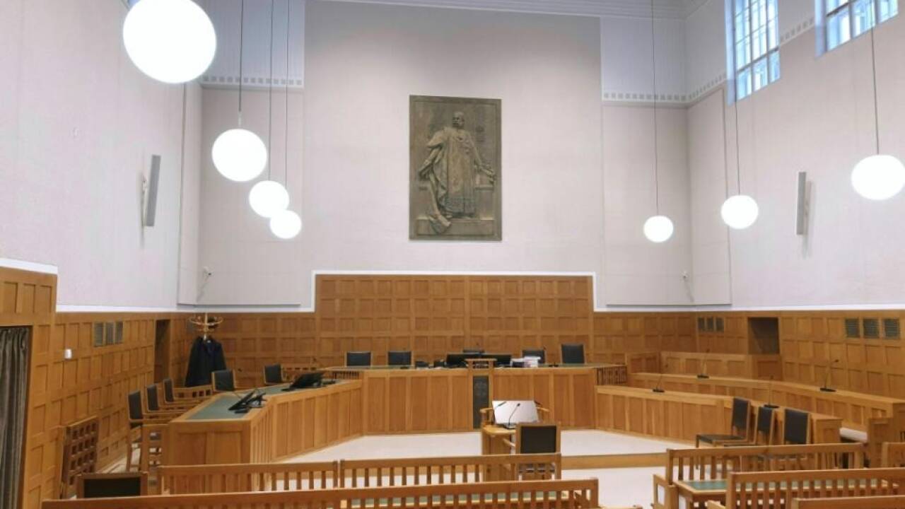 Der 26-Jährige muss sich im Schwurgerichtssaal verantworten 