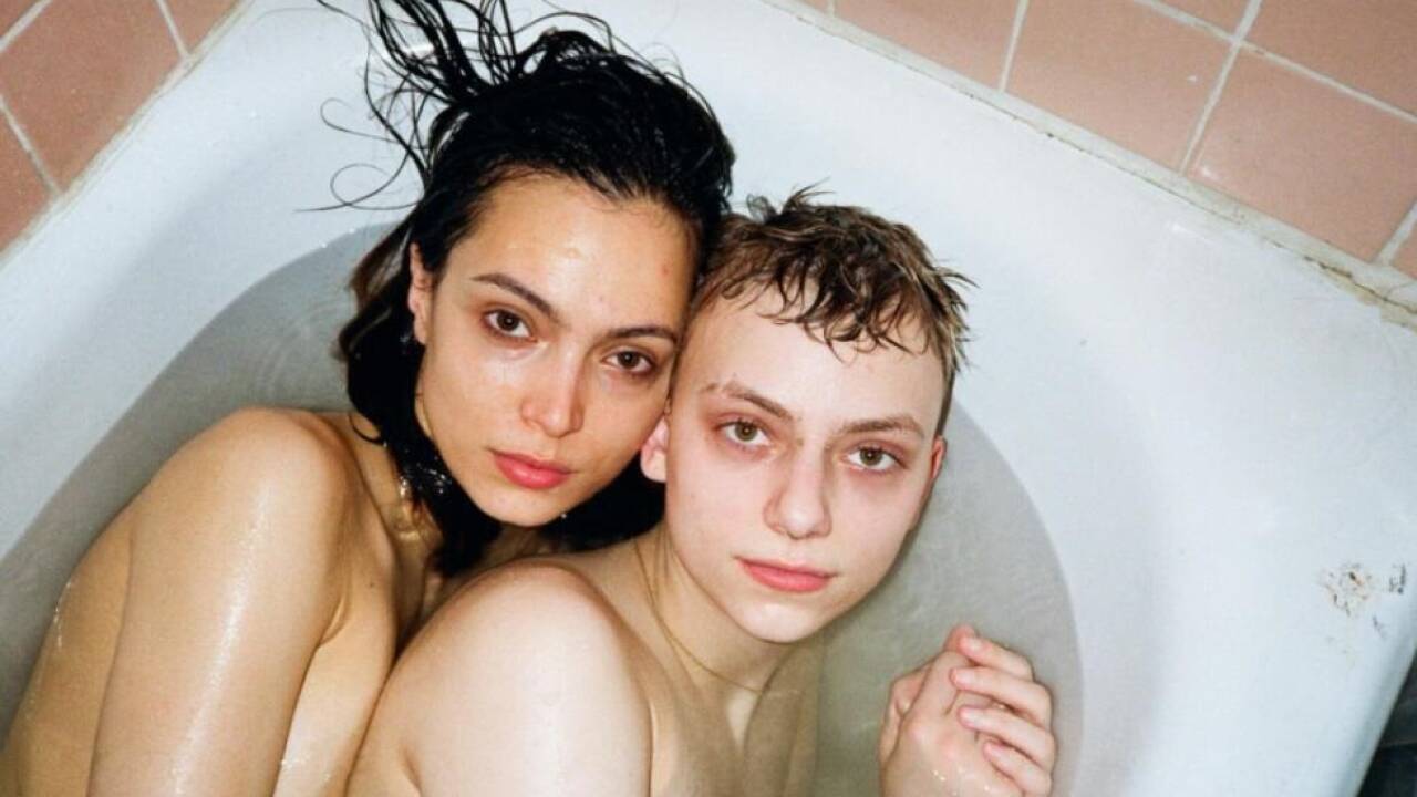 Marie Tomanova hat 'Kate and Odie' im Jahr 2017 abgelichtet 