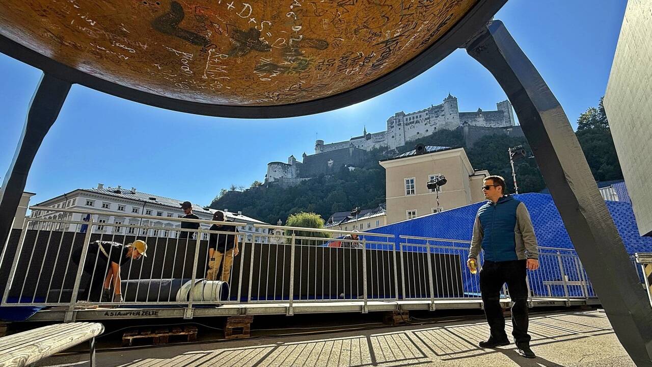 Der Kapitelplatz in der Salzburger Altstadt wird am Sonntag zur Fußballarena. Beim Weltfinale von Red Bull Four 2 Score kämpfen 20 internationale Teams um den Sieg.  