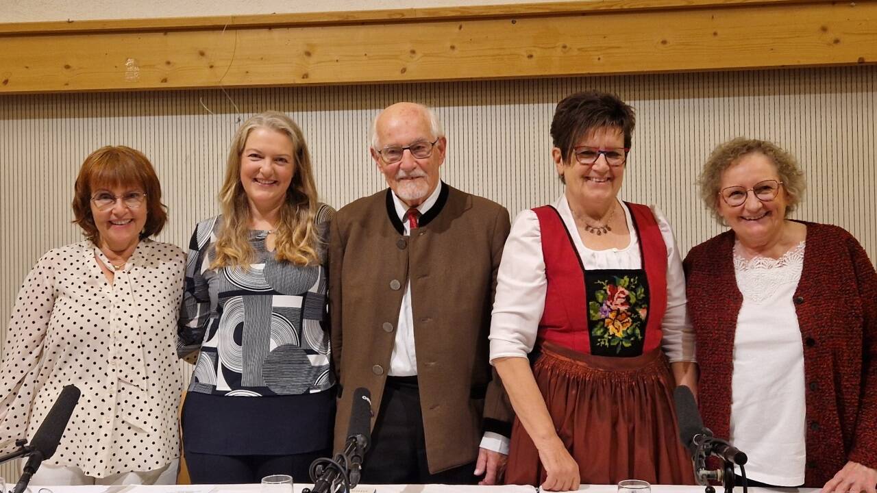 Gerlinde Allmayer, Cornelia Allmayer-Krieg, Max Faistauer, Christine Tippelreiter und Alexandra Dorn begeisterten das Publikum bei ihrer literarischen Wasser-Reise im Samerstall. 