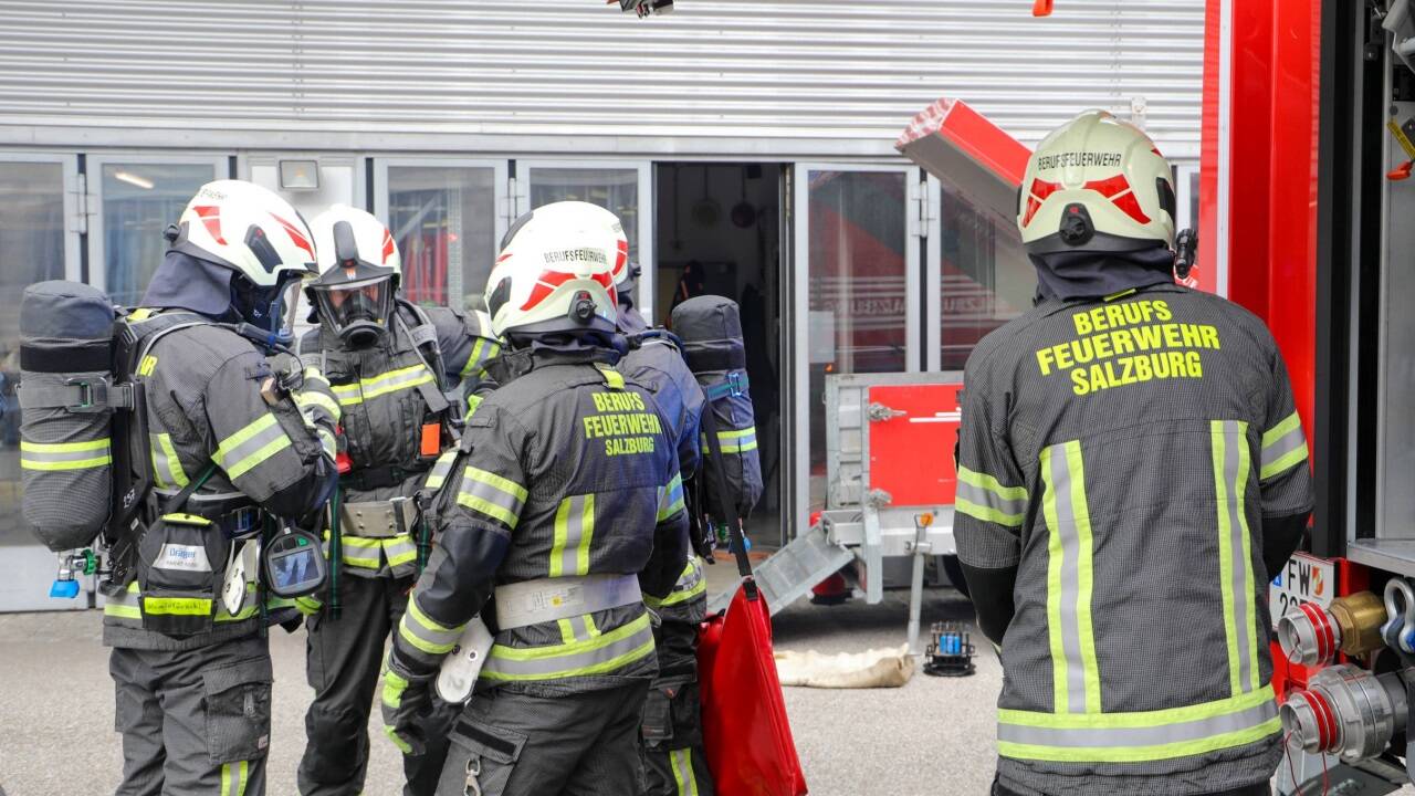 Viele Besucherinnen und Besucher betrachteten voll Neugierde die Einsatzfahrzeuge. 