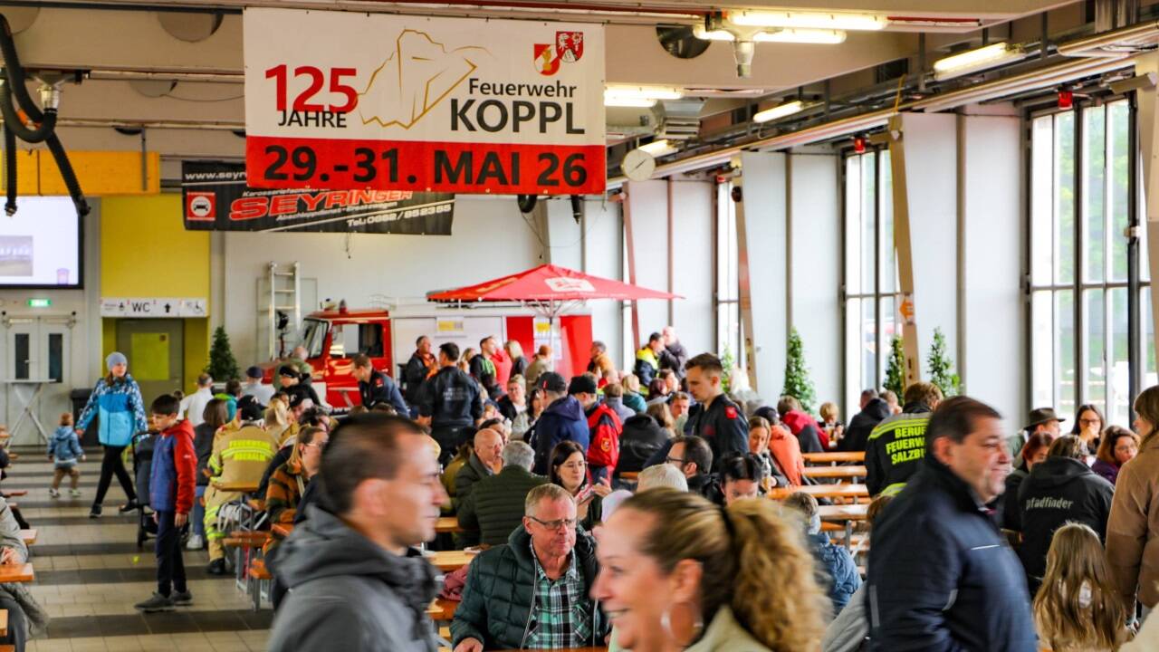 Viele Besucherinnen und Besucher betrachteten voll Neugierde die Einsatzfahrzeuge. 
