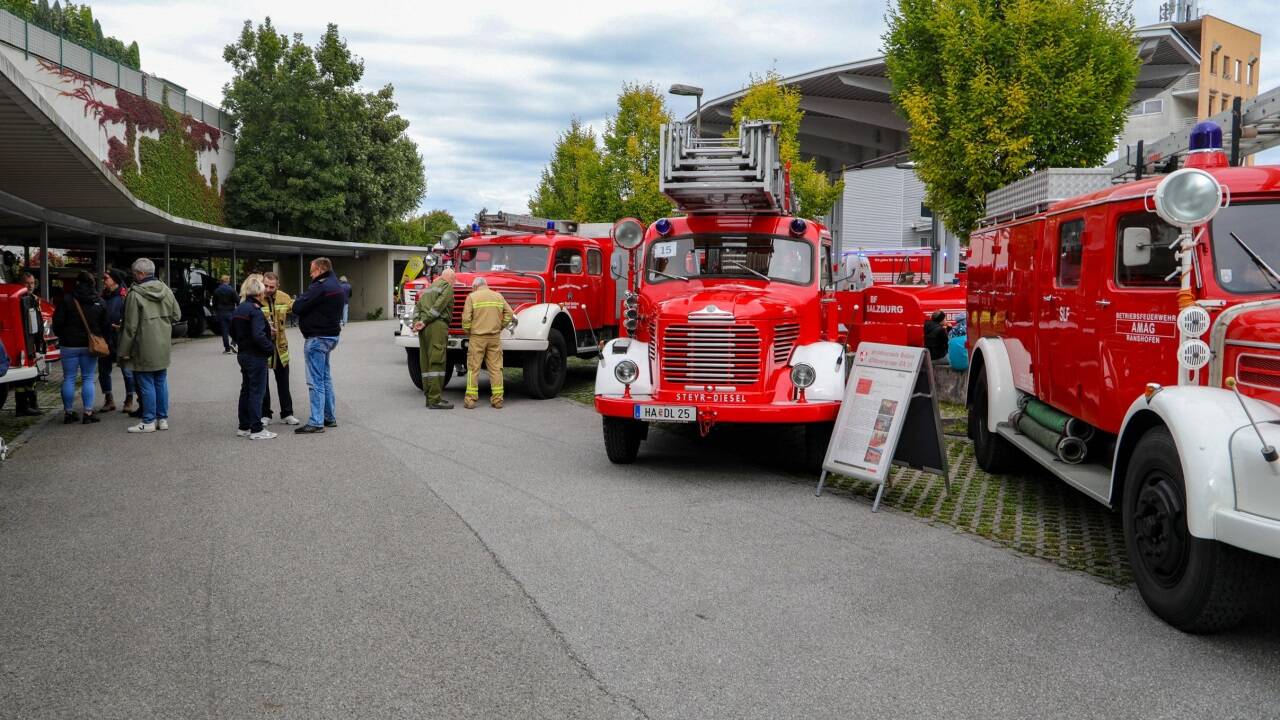 Viele Besucherinnen und Besucher betrachteten voll Neugierde die Einsatzfahrzeuge. 