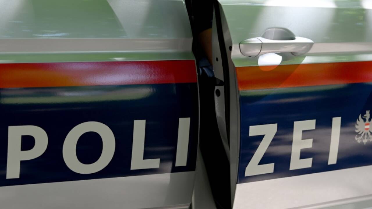 88-J-hriger-in-K-rnten-von-Moped-und-Tafel-schwer-verletzt