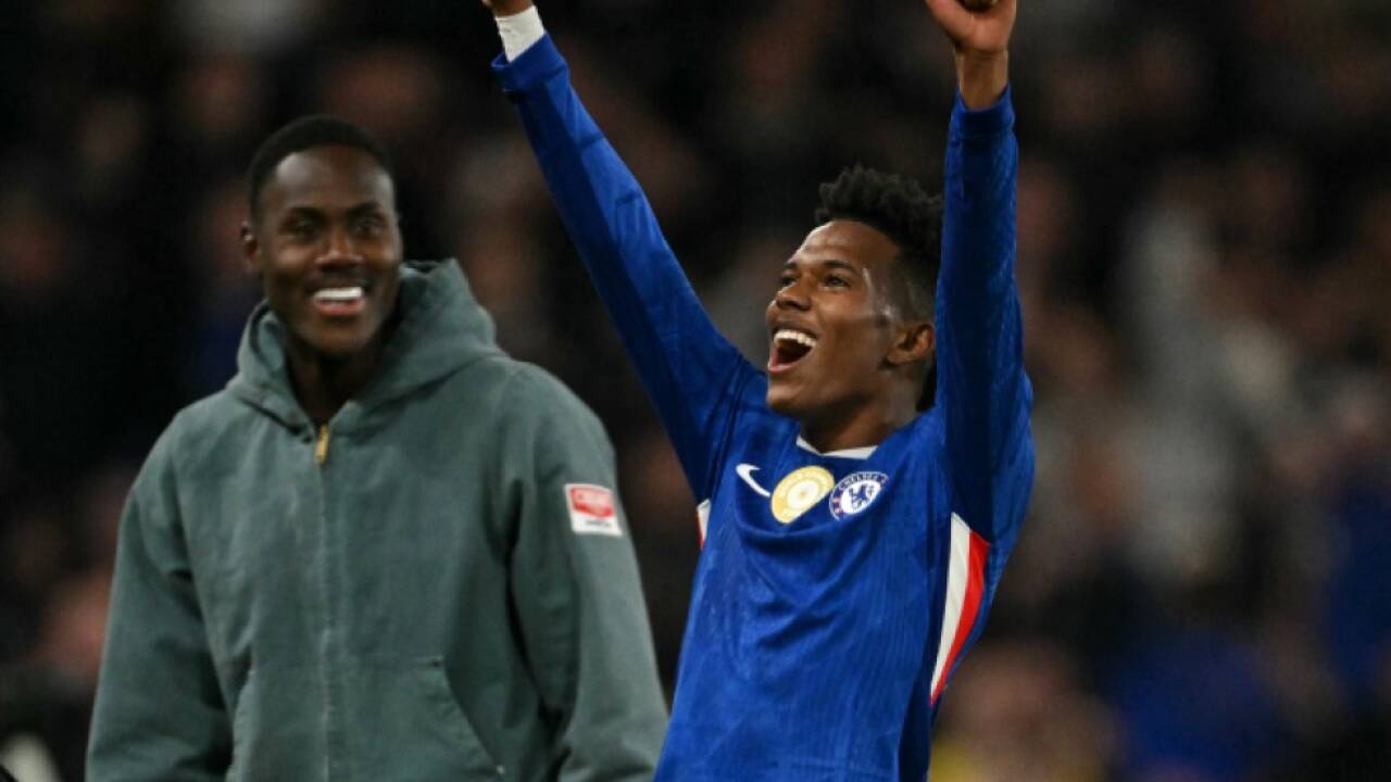 Siegtorschütze Estevao feiert nach dem Schlusspfiff Siegtorschütze Estevao feiert nach dem Schlusspfiff