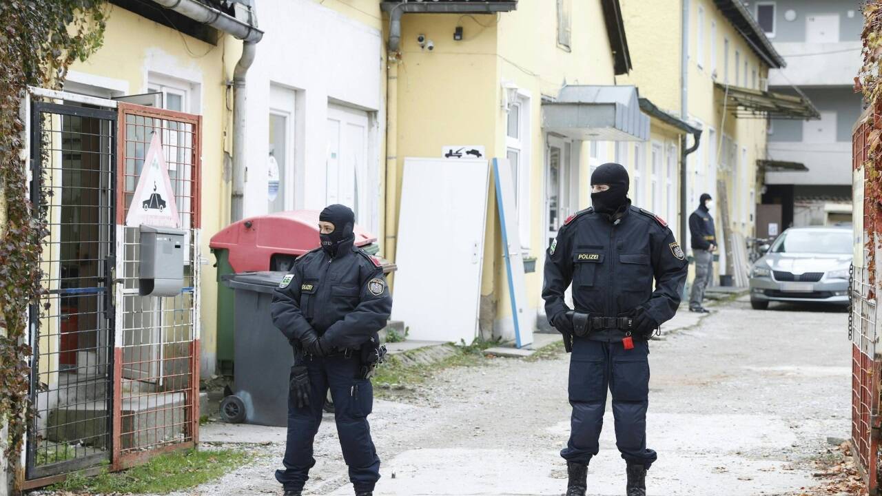 Mit der groß angelegten Razzia gegen vermeintlich radikale muslimische Vereine wollte der Staat Stärke zeigen. 