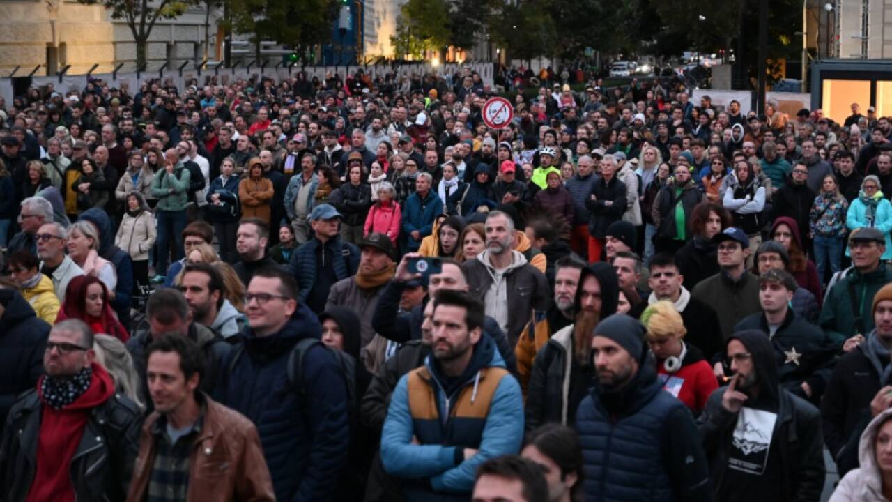 Stiller Massenprotest im Zentrum von Budapest 