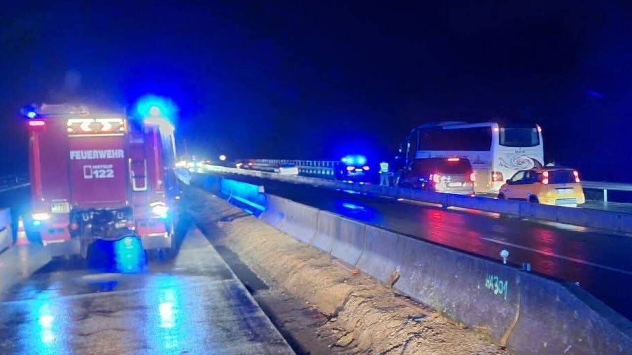 Bilder vom Einsatz auf der A1 bei Thalgau. 