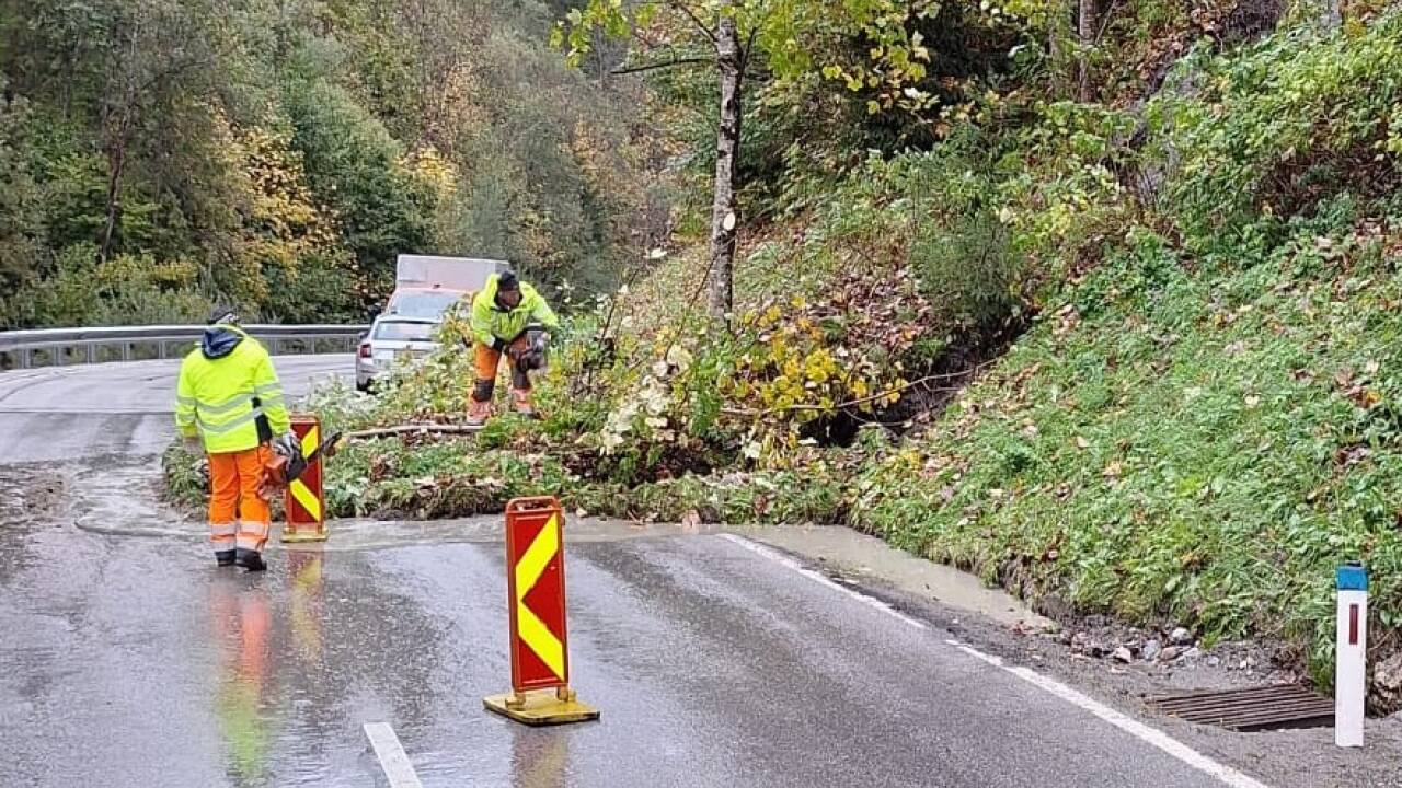 Die Straße bleibt bis 17:30 Uhr gesperrt - aufgrund einer aktuellen Baustelle ist sie das unter der Woche jedoch jeden Tag. 