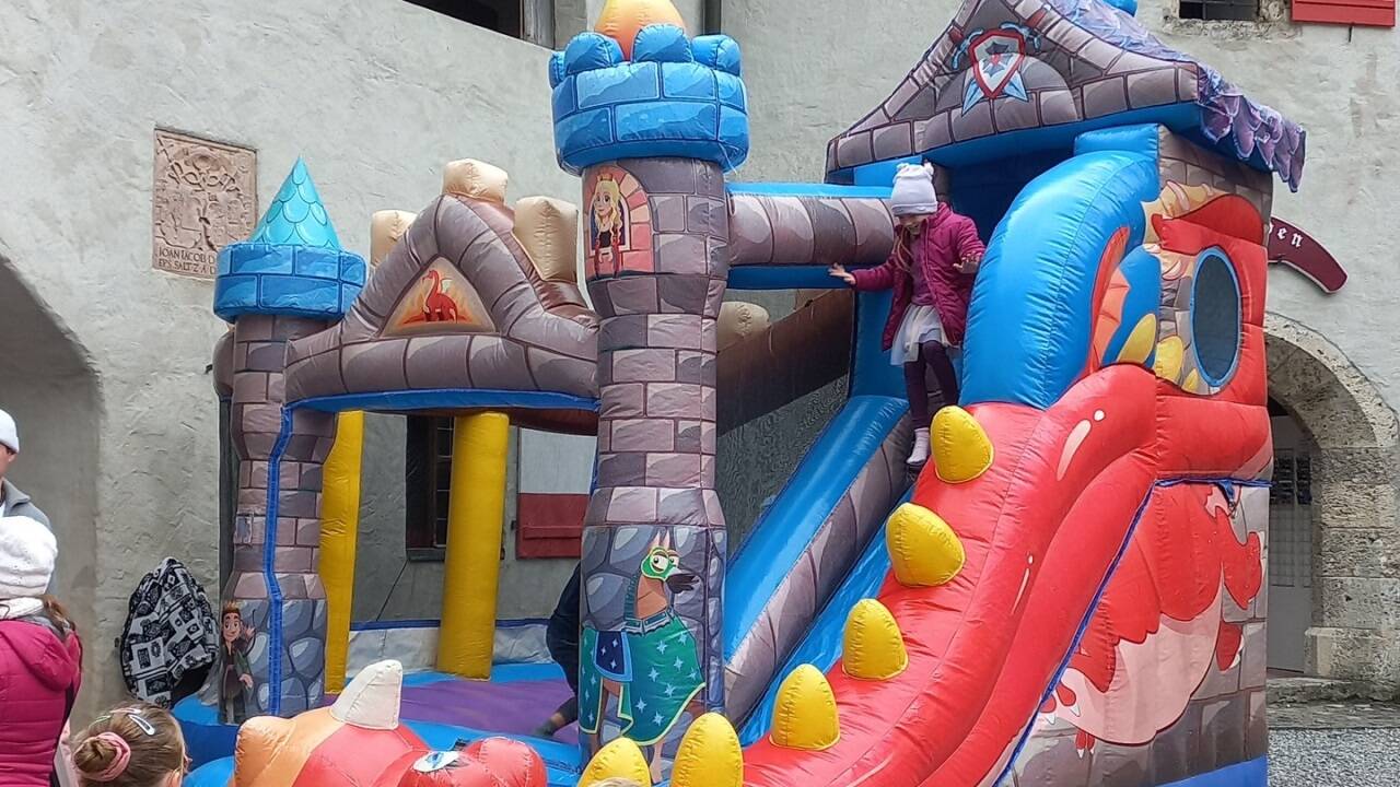 Spiele, eine Schmink- sowie eine Bastelstation brachten den Nachwuchs zum Lachen. 