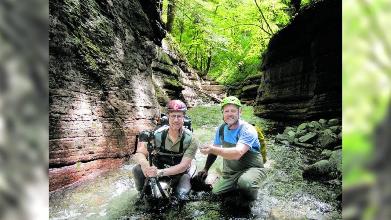 Georg Pölzleitner und Franz Koch (v. l.) klettern, wandern und schwimmen durch die Klammen der Taugl. Bild: SW/Franz Koch Georg Pölzleitner und Franz Koch (v. l.) klettern, wandern und schwimmen durch die Klammen der Taugl. Bild: SW/Franz Koch