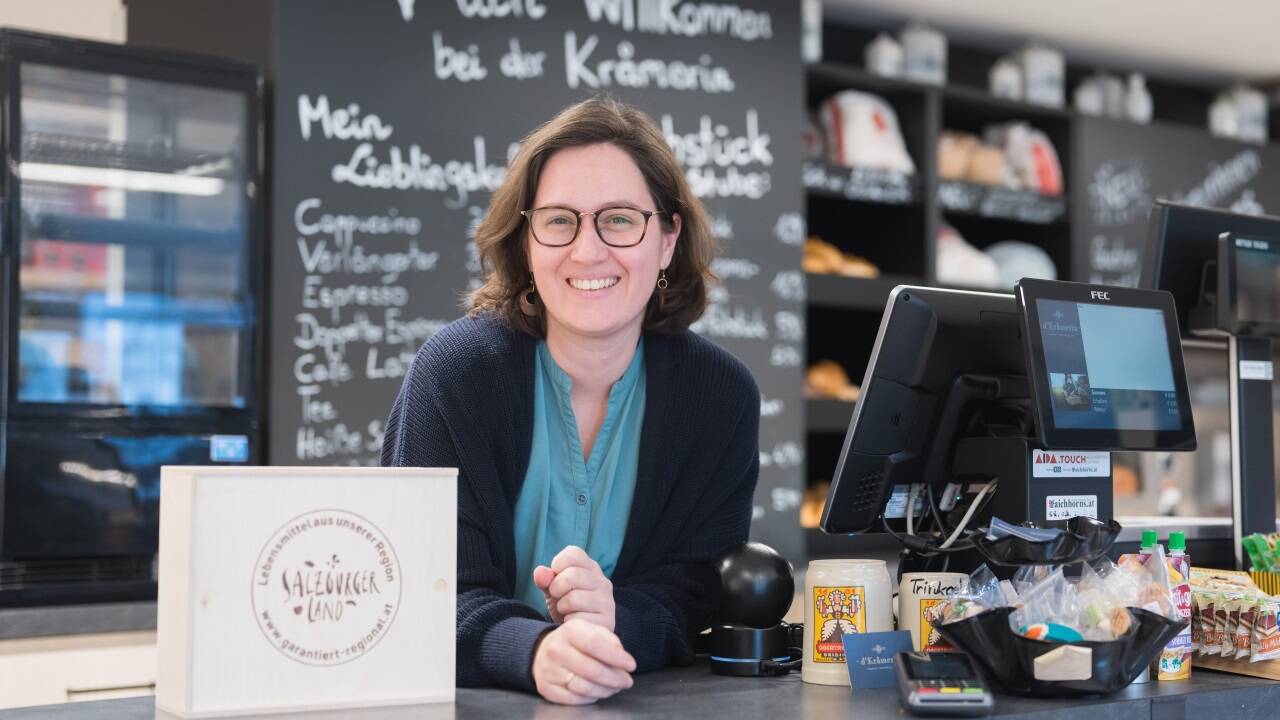 Lisa Frenkenberger gibt als Kramerin in Thalgau auf – aus wirtschaftlichen Gründen. Online will sie aber weiterhin das Salzburger Genusskisterl verkaufen. 