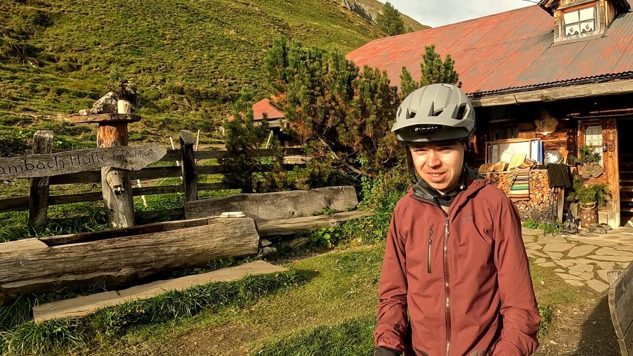 Nico Forchthammer trotz den Folgen von Kinderrheuma und steckt mit zahllosen Bergtouren die Grenzen des Möglichen neu. 