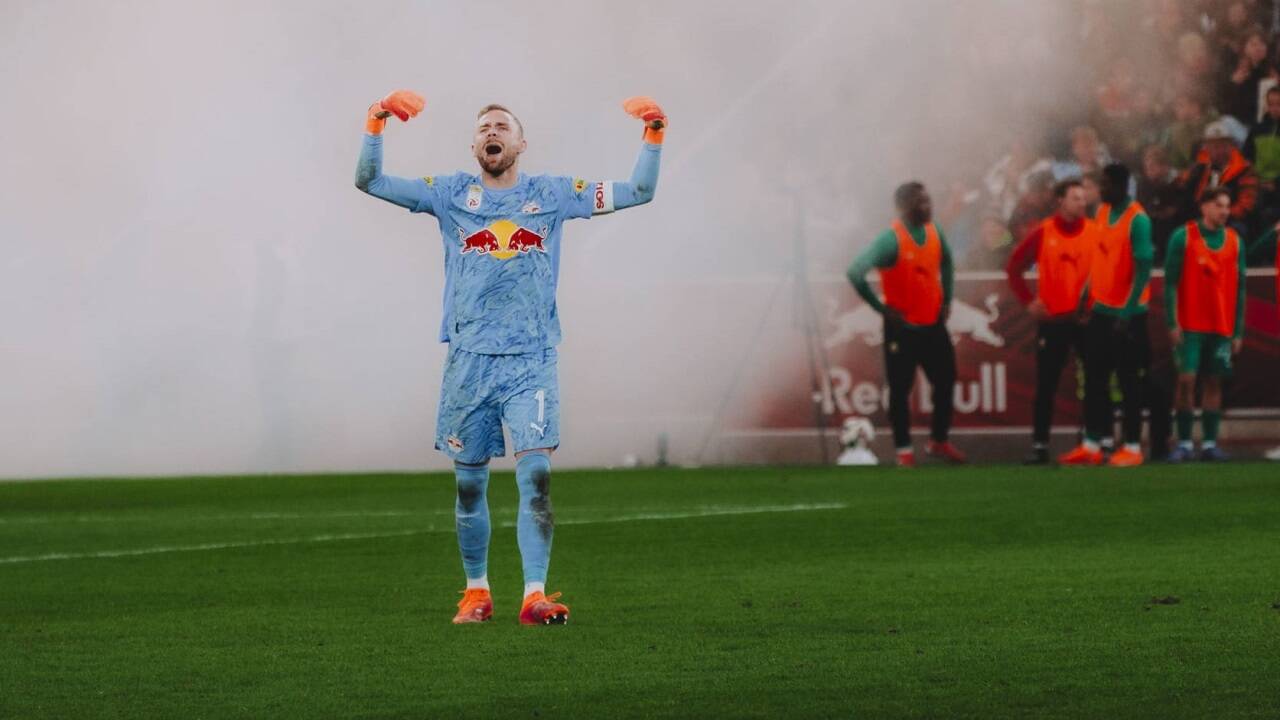Im Rapid-Sektor hinter Alexander Schlager ging der Rauch auf. Sein Tor hielt der Bullen-Keeper sauber. 