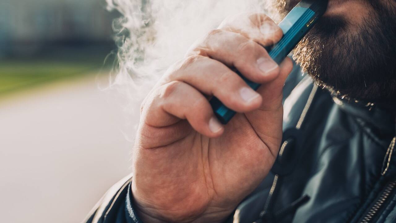 E-Zigaretten schüren der WHO zufolge eine neue Welle der Nikotinsucht.  