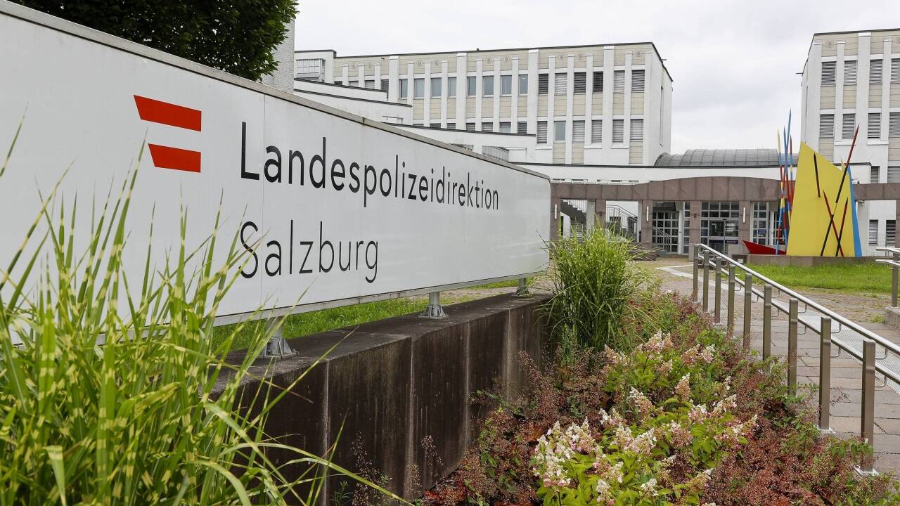 Mediziner soll die LPD Salzburg zur ungerechtfertigten Auszahlung von Honoraren verleitet haben. Für ihn gilt selbstredend die Unschuldsvermutung.  