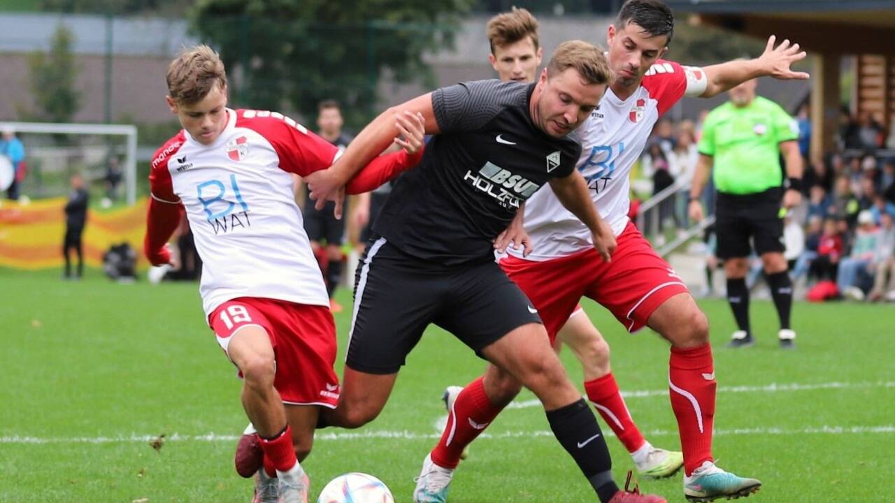 Timo Goritschnig (Mitte) und Co. empfangen die Strobler im Nachbarschaftsderby. 