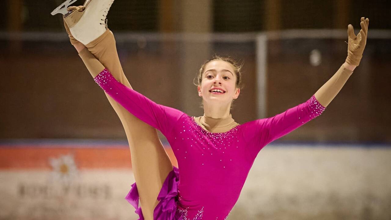 Florina Schön nahm im Februar bei den Salzburger Landesmeisterschaften im Eiskunstlauf teil und holte Gold in der Schülerklasse. 