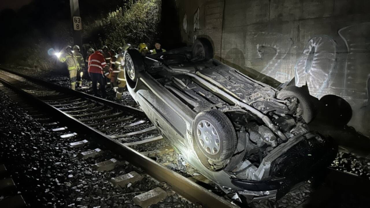 Auto kam von Bundesstraße ab 
