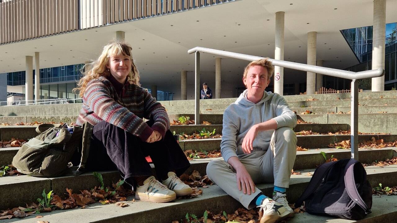 Hannah und Jakob studieren Germanistik im fünften Semester. Sie wünschen sich mehr und bezahlbareren Wohnraum in der Stadt.  