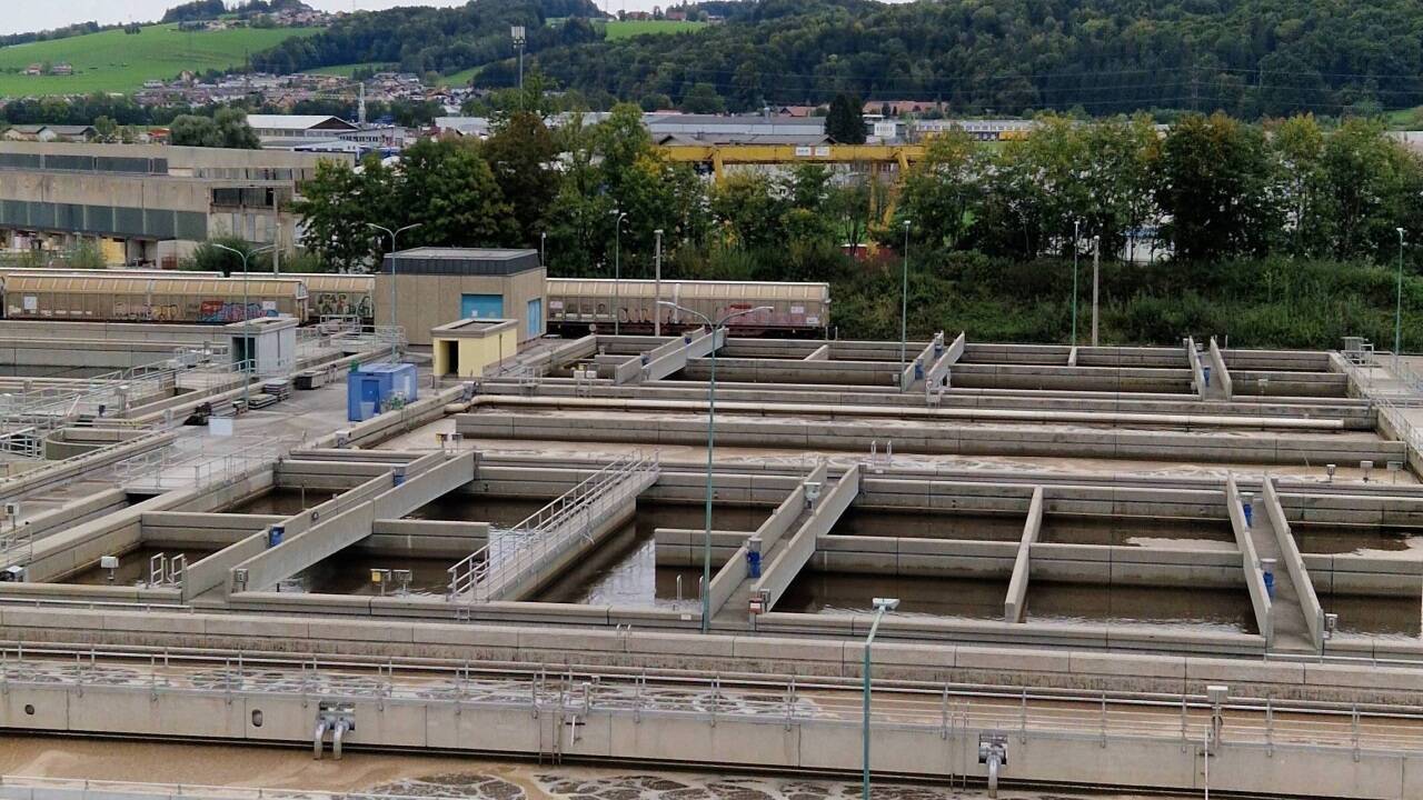 Ein Teil der Kläranlage von oben betrachtet. 