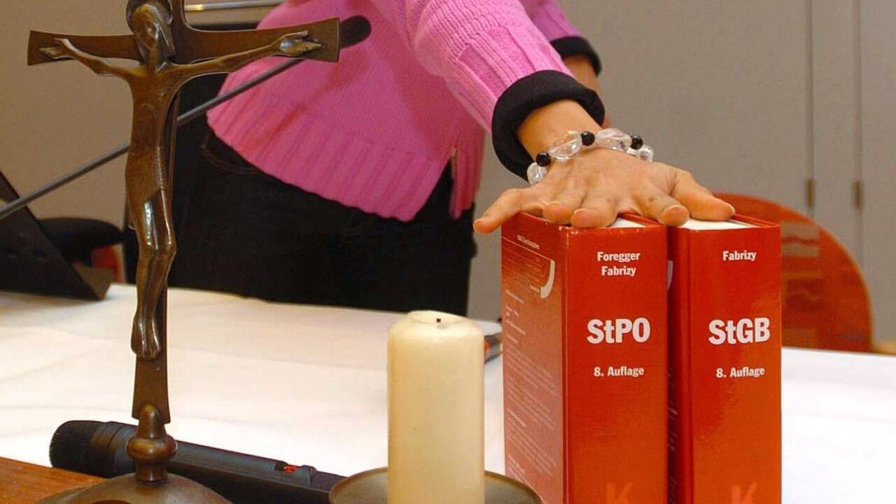 Die erst 15-jährige Angeklagte erschien nicht zum Prozess. 