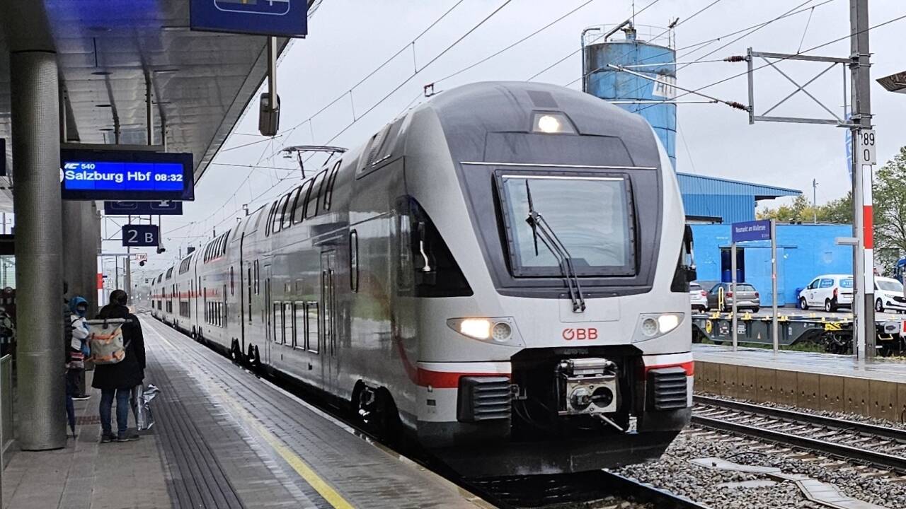 IC-Doppelstockzüge verkehren seit Montag auf der Westbahnstrecke. IC-Doppelstockzüge verkehren seit Montag auf der Westbahnstrecke.