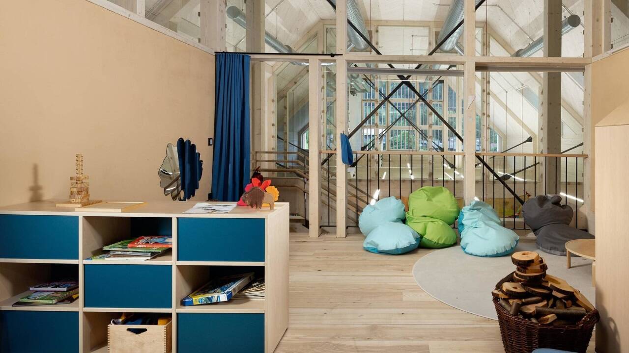 Den 2. Preis erhielt die Firma Meiberger Holzbau (Lofer) für den Einbau eines dreistöckigen Kindergartens in Holzbauweise im denkmalgeschützten Rosenhofstadel in Berchtesgaden (Bayern). 