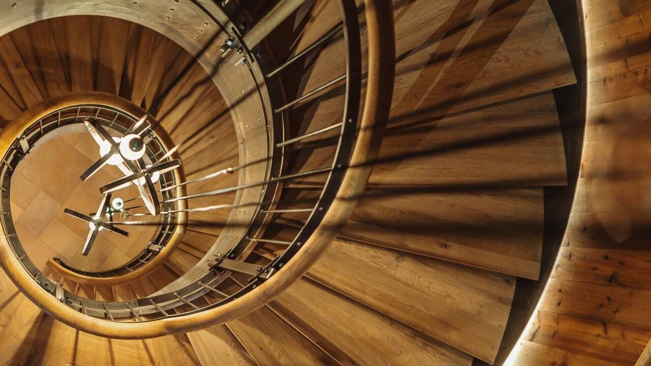 Anerkennungspreis beim Salzburger Handwerkspreis für ein Verschubpodest und eine Spindeltreppe für das Porschemuseum in Bruck an der Glocknerstraße – an 3D Schmied Christian Pirchl in Saalfelden und die Pinzgauer Stahl- und Metallbau GmbH in Bruck an der Glocknerstraße. 
