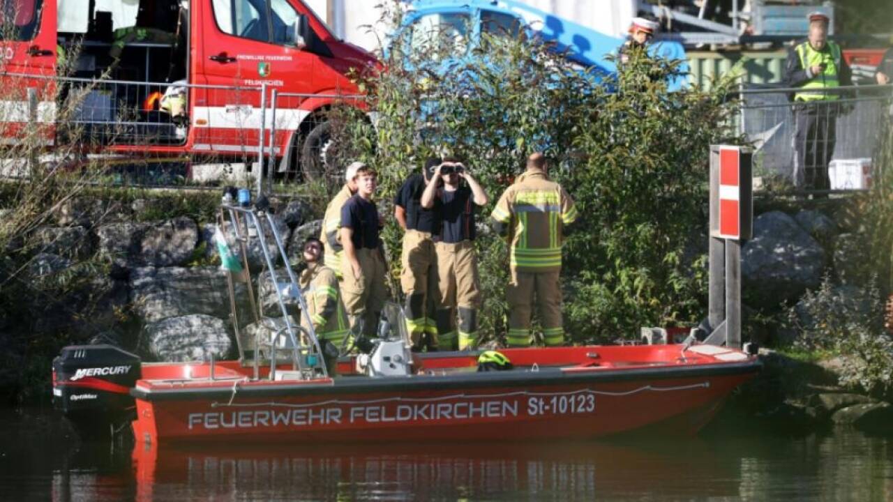 Feuerwehrtaucher suchten am Vormittag nach dem vermissten Arbeiter 