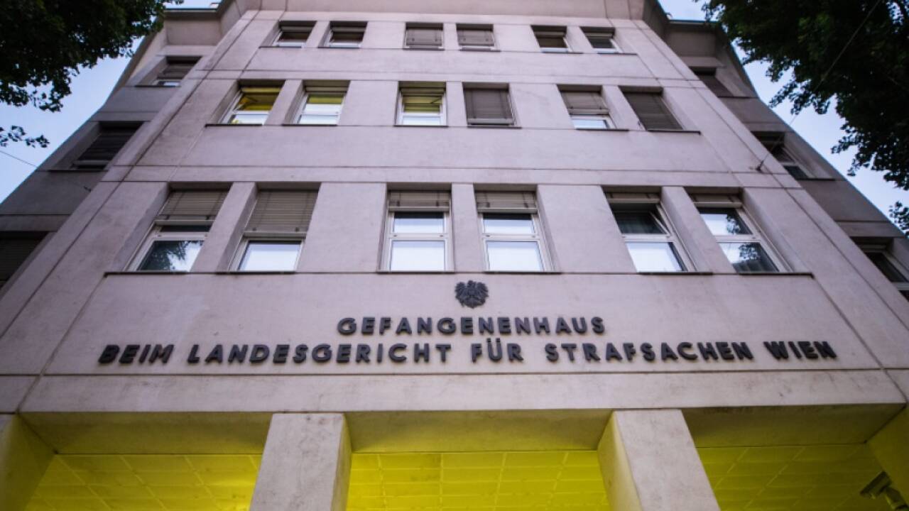 Prozess-gegen-Schwindler-der-Frauen-160-00-Euro-abnahm