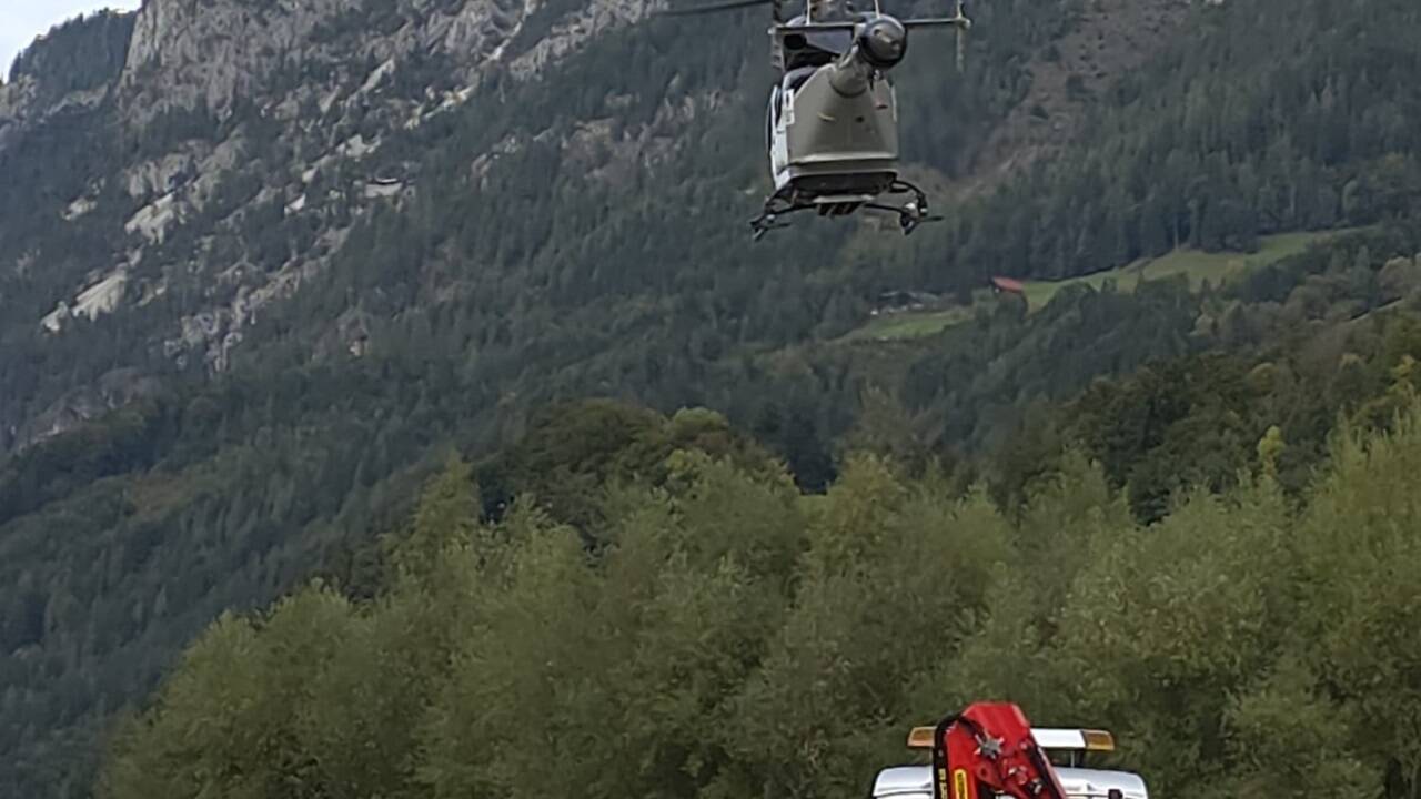 Laut dem Roten Kreuz wurde eine Person mit schweren Verletzungen per Notarzthubschrauber ins Uniklinikum Salzburg eingeliefert. 