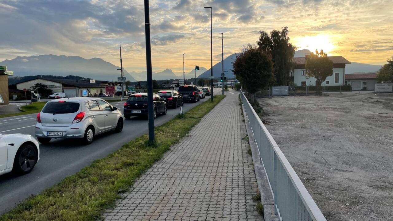 Hier soll ein Eurospar gebaut werden. Das Verkehrsaufkommen an der Stelle ist bereits jetzt groß. 